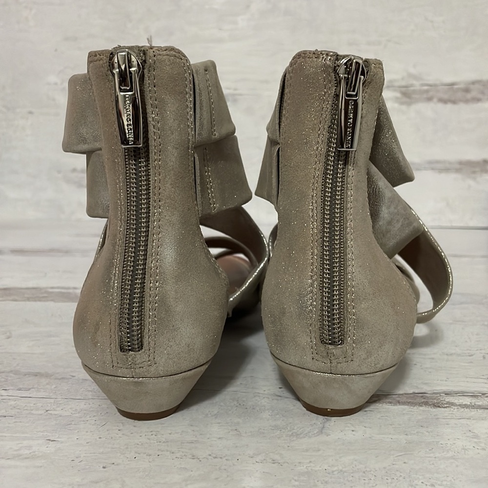 Very gently used Vince Camuto sparkly sandals. Size 7. - Picture 4 of 6